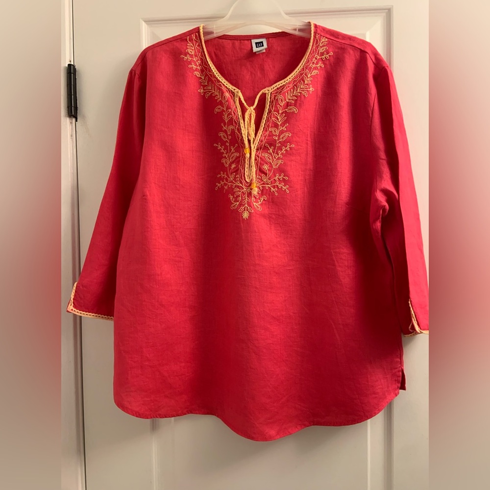 GAP Vibrant dark pink fuchsia Tunic with yellow Embroidery
